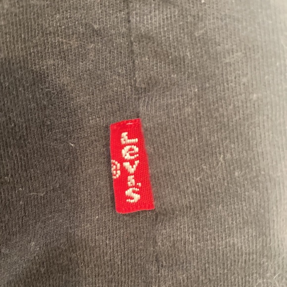 Levi’s Black and Red Tee - Picture 4 of 4